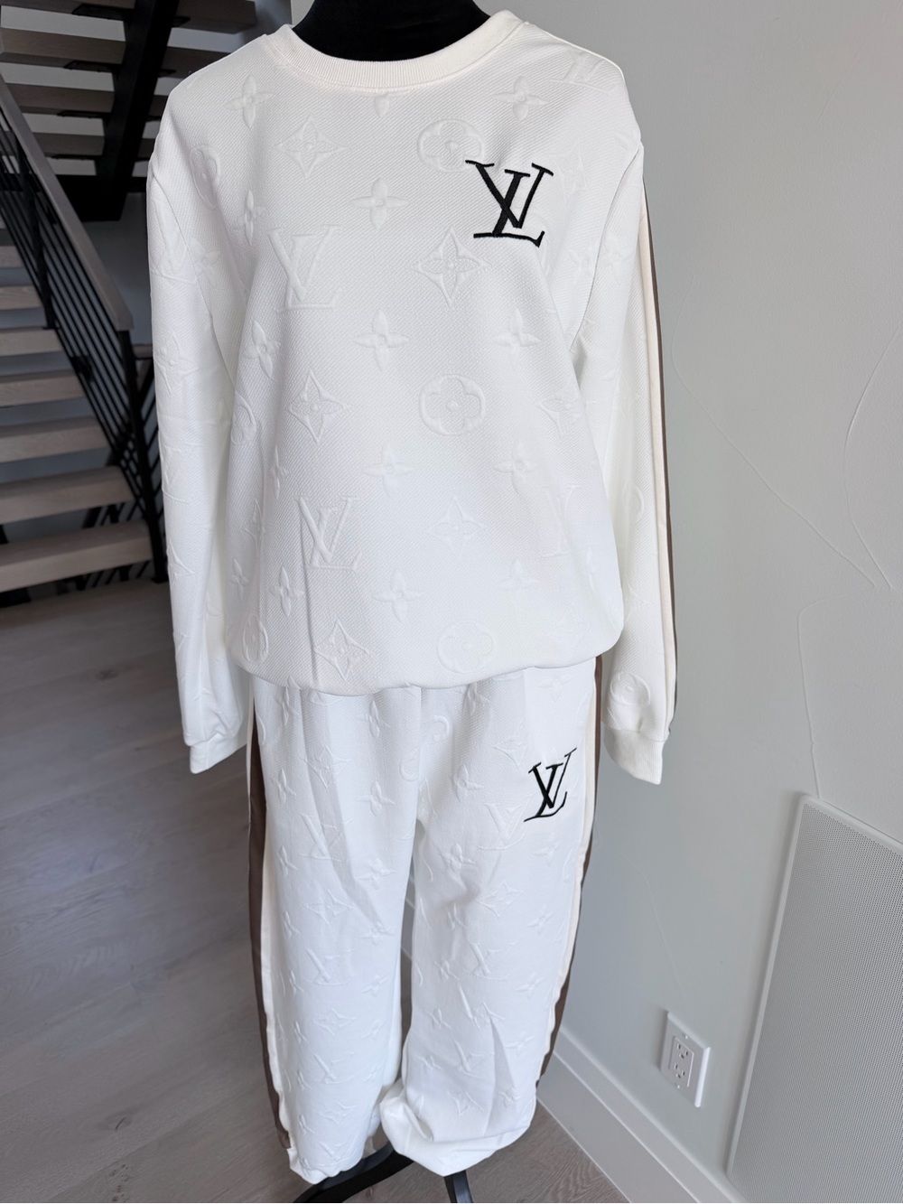 LV Women's White Logo Embossed Sweatshirt & Track Pants Set size M - Picture 9 of 10
